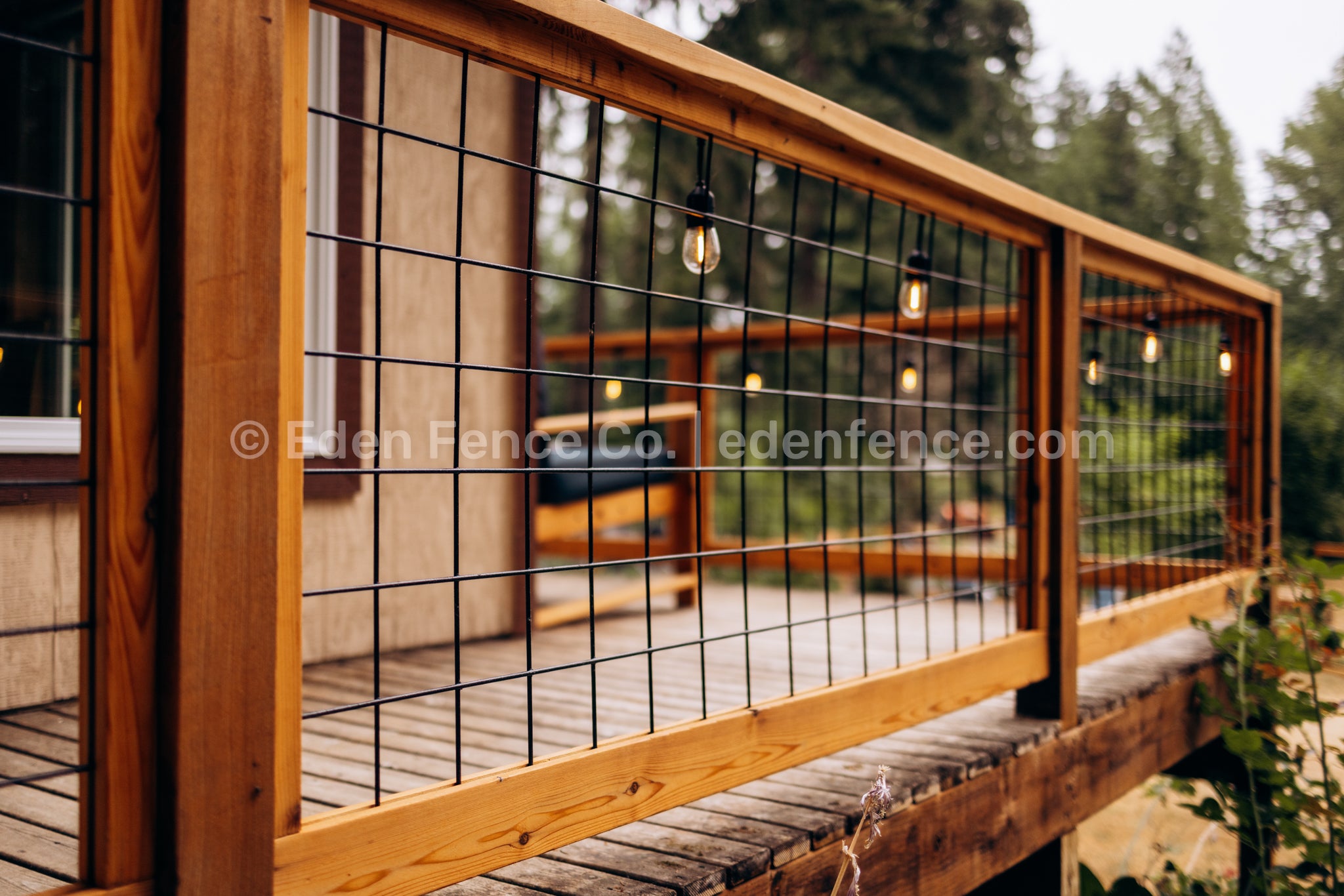 Eden Fence Co hog panel deck with railing in Woodinville, Washington